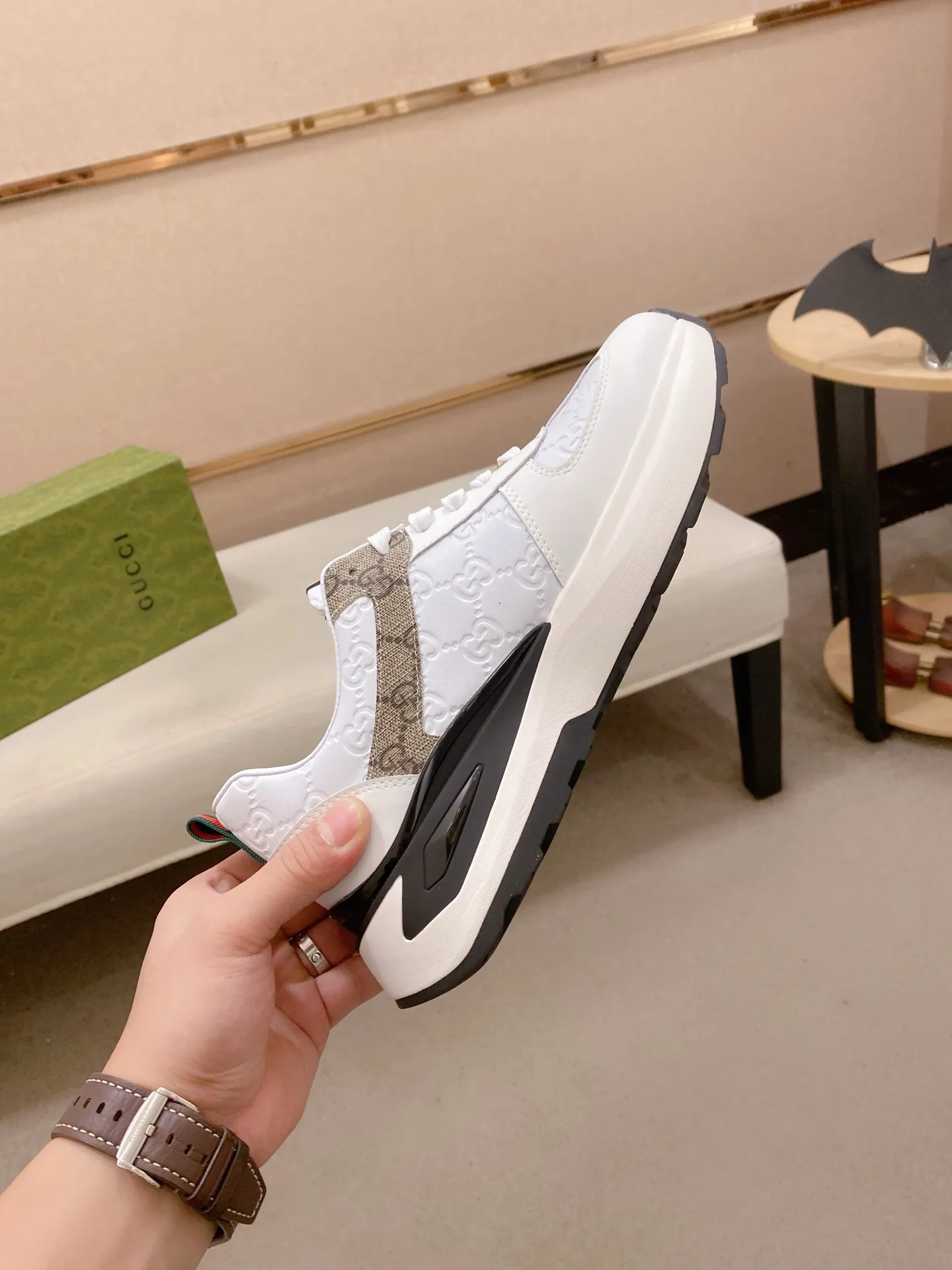 Factory price 442 men's shoes 💰New GUCCI (Gucci) counters are on the market at the same time, new men's shoes, 😘fabrics are selected imported cowhide, lining: sheepskin lining. 👍🏿 High-end ☄️ air-cushion molded anti-slip rubber outsole, exquisite lines, simple and elegant, comfortable and high-end for leisure travel. Code number: 38 to 44 (45 can be customized and cannot be returned or exchanged)